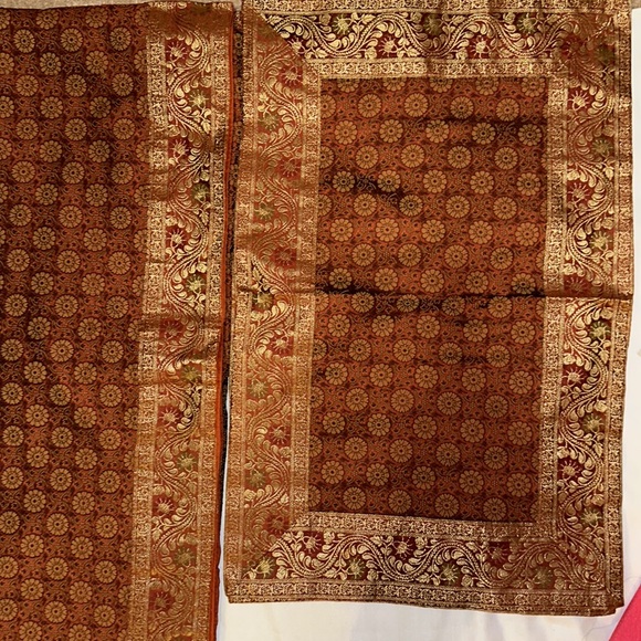 Brown silk bedsheet with 6 pillow covers - Picture 4 of 4